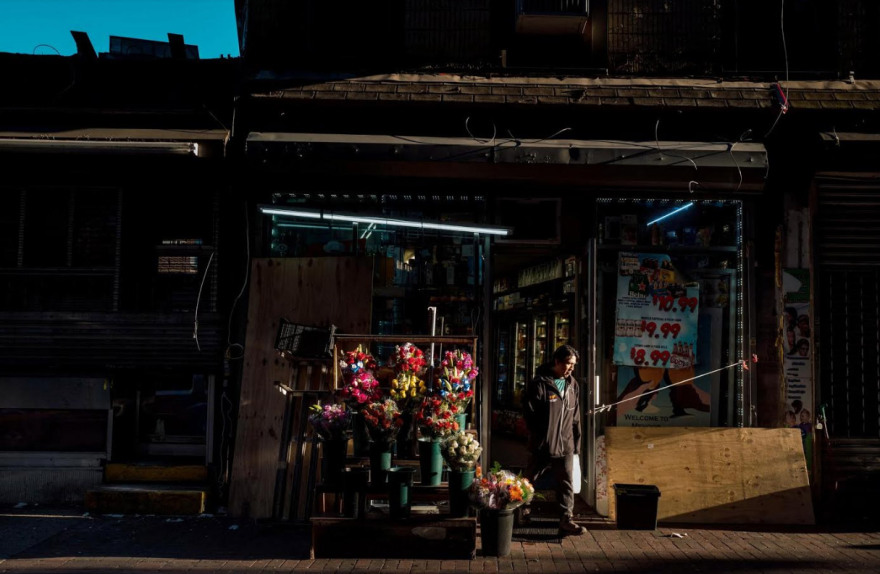 Κορωνοϊός - ΗΠΑ: Το συγκλονιστικό οδοιπορικό στο Κουίνς από τους New York Times