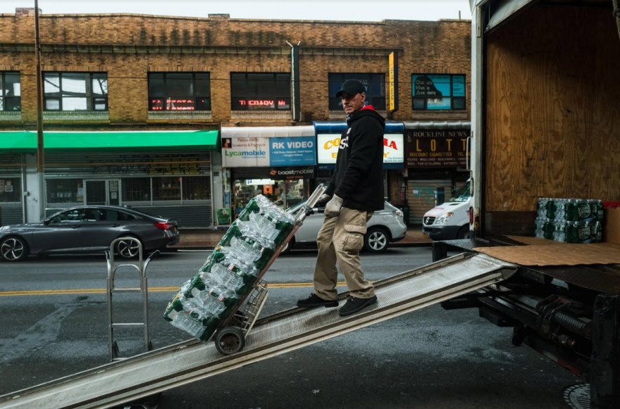 Κορωνοϊός - ΗΠΑ: Το συγκλονιστικό οδοιπορικό στο Κουίνς από τους New York Times