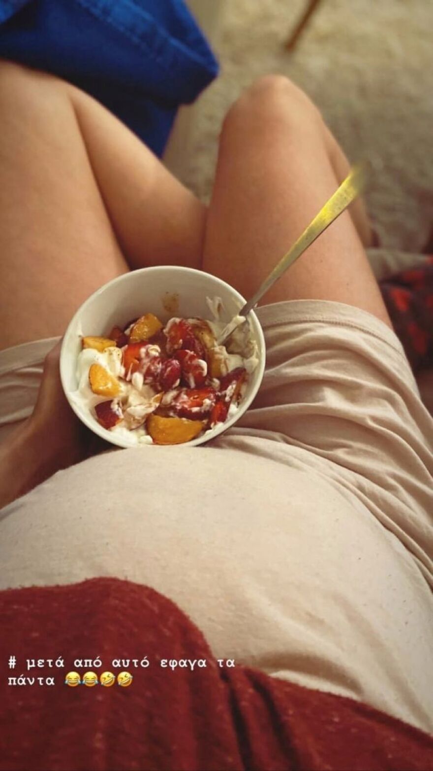 Η Λένα Δροσάκη δείχνει για πρώτη φορά τη φουσκωμένη της κοιλιά