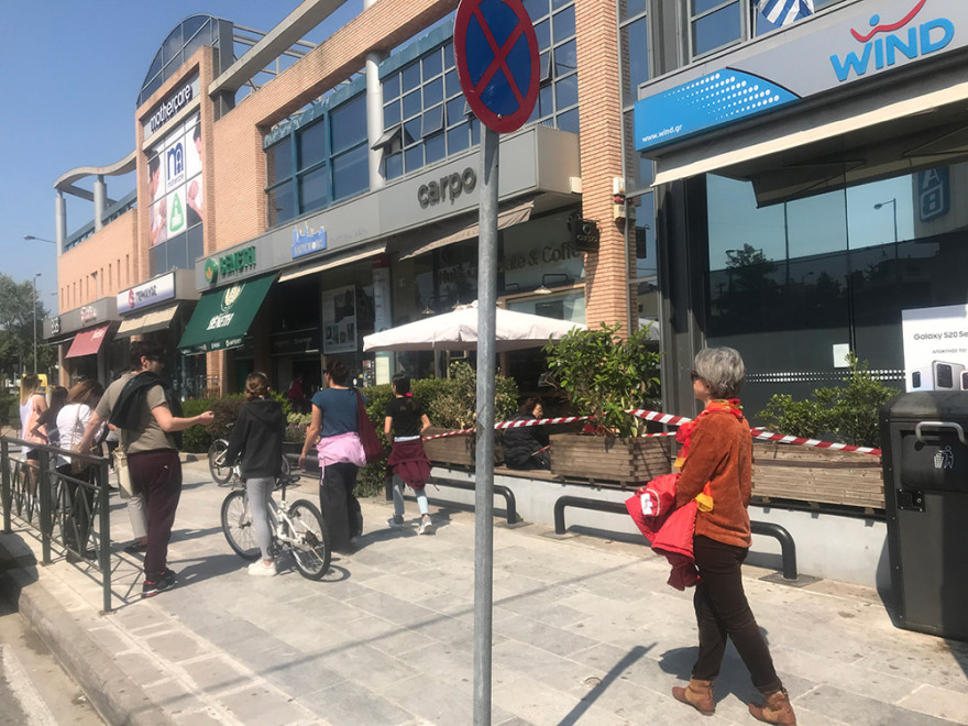 Απαγόρευση κυκλοφορίας: Η καλοκαιρία έβγαλε κόσμο έξω - Δείτε φωτογραφίες