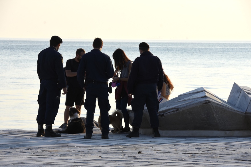 Μέτρα για τον κορωνοϊό - Φλοίσβος: Εικόνες συνωστισμού για δεύτερη συνεχόμενη ημέρα 
