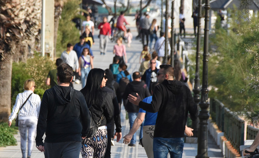 Μέτρα για τον κορωνοϊό - Φλοίσβος: Εικόνες συνωστισμού για δεύτερη συνεχόμενη ημέρα 