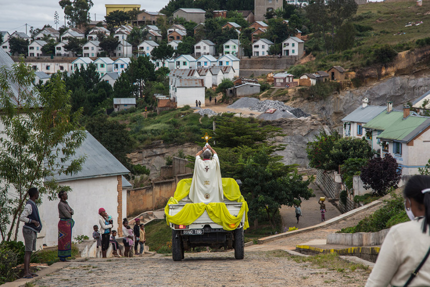 Μέτρα για τον κορωνοϊό:  Πάσχα σε άδειες εκκλησίες και έρημες πλατείες για εκατομμύρια Καθολικούς