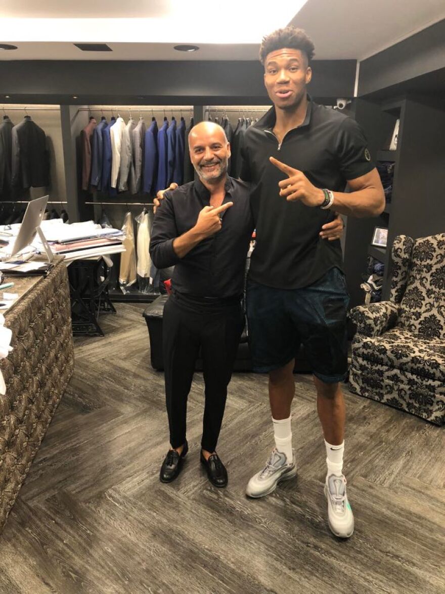 Γ. Παπαδόγαμβρος: Ο άνθρωπος που έκανε «μοντέλα» τον  Γιάννη και τον Θανάση Αντετοκούμπο