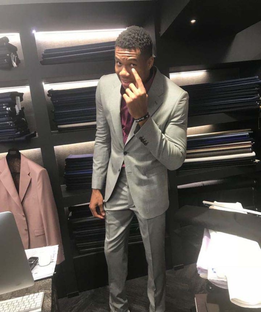 Γ. Παπαδόγαμβρος: Ο άνθρωπος που έκανε «μοντέλα» τον  Γιάννη και τον Θανάση Αντετοκούμπο