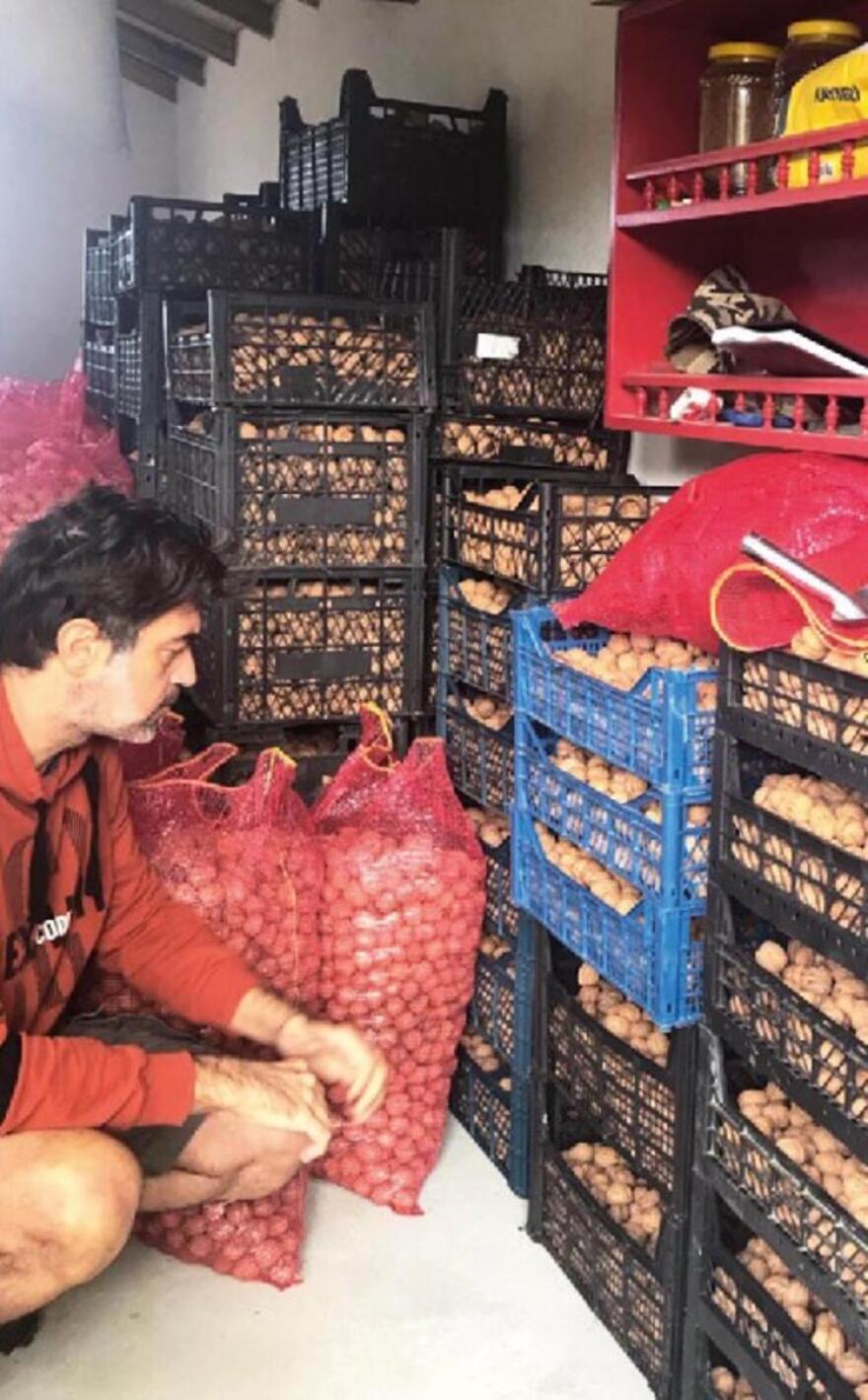 Μπουράκ Χακί: Καραντίνα στο κτήμα του στα Δαρδανέλια χωρίς την Χαρά Παππά