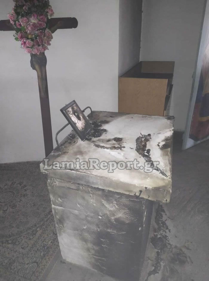 Ιερόσυλοι έβαλαν φωτιά σε εκκλησάκι στη Λαμία 