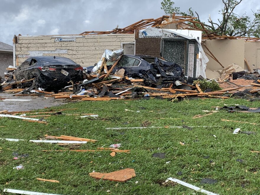 ΗΠΑ: Ανεμοστρόβιλος διέλυσε σπίτια και το αεροδρόμιο στο Μονρό της Λουιζιάνας (φωτ)