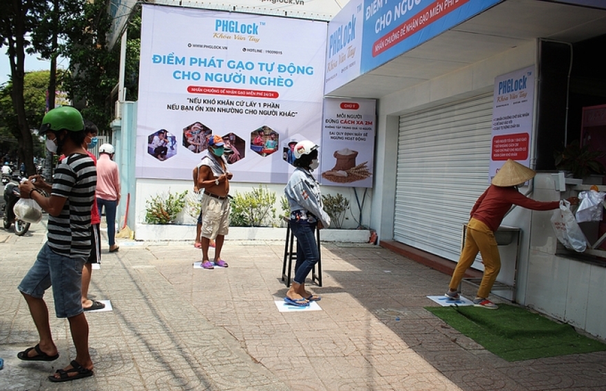 Κορωνοϊός: Βιετναμέζος επιχειρηματίας έφτιαξε «ΑΤΜ ρυζιού» για τους φτωχούς