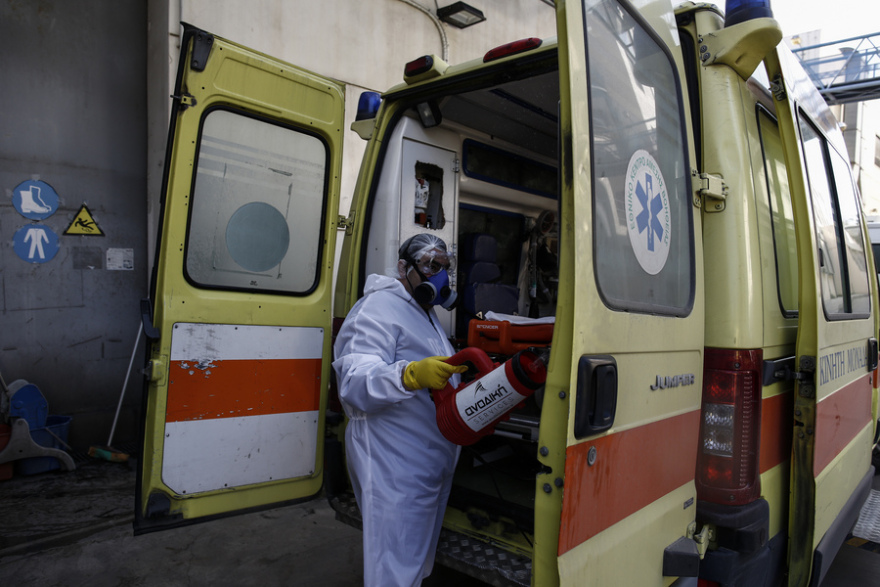 Κορωνοϊός: Δείτε βήμα-βήμα τη μάχη του ΕΚΑΒ κατά του ιού 