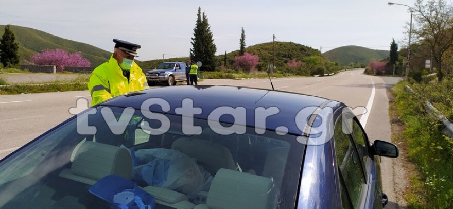 Απαγόρευση κυκλοφορίας: Μπλόκο σε εκδρομείς του Πάσχα στην επαρχιακή Λιβαδειάς - Αράχωβας