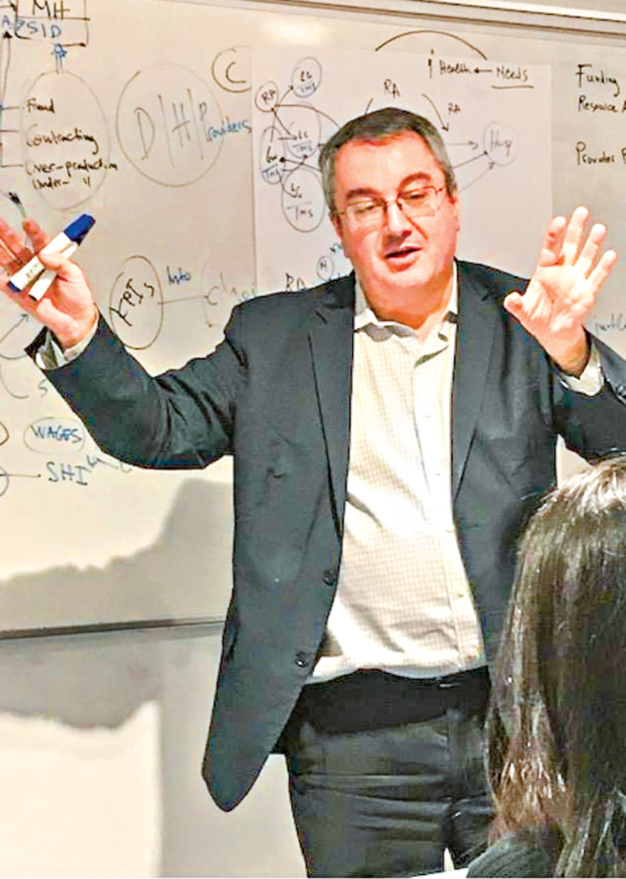 Ηλίας Μόσιαλος: Ο καθηγητής που είδε πρώτος το κακό να έρχεται