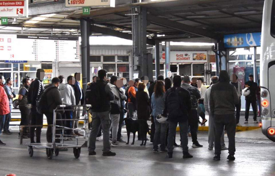 Κορωνοϊός: Συνωστισμός και πάλι στα ΚΤΕΛ για τα δέματα από την επαρχία