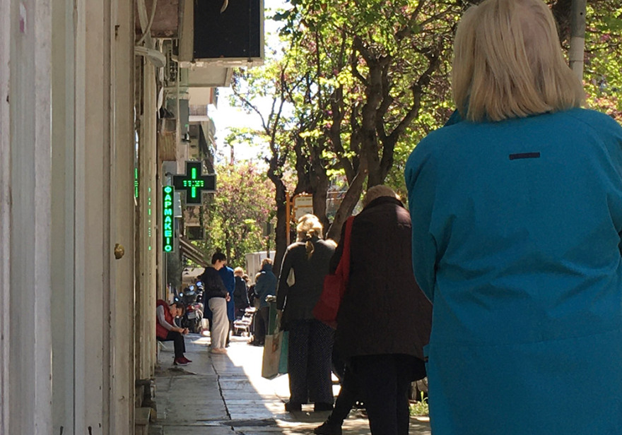 Τεράστιες ουρές σε σούπερ μάρκετ - Δείτε φωτογραφίες και βίντεο