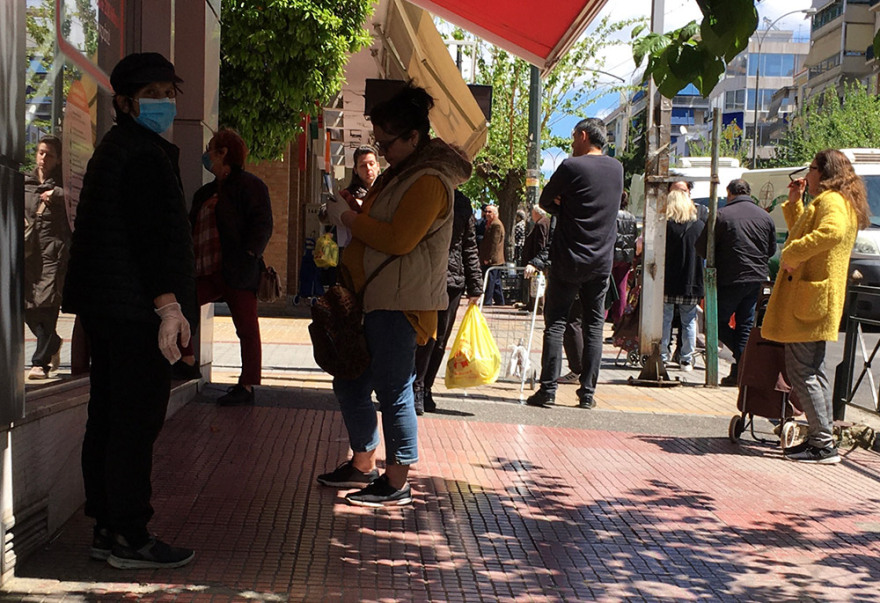 Τεράστιες ουρές σε σούπερ μάρκετ - Δείτε φωτογραφίες και βίντεο