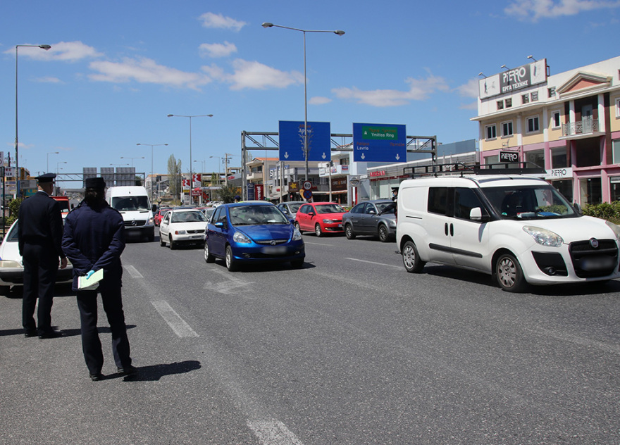 Απαγόρευση κυκλοφορίας: Αυξημένη η κίνηση στους δρόμους - Εντατικοί οι έλεγχοι της αστυνομίας