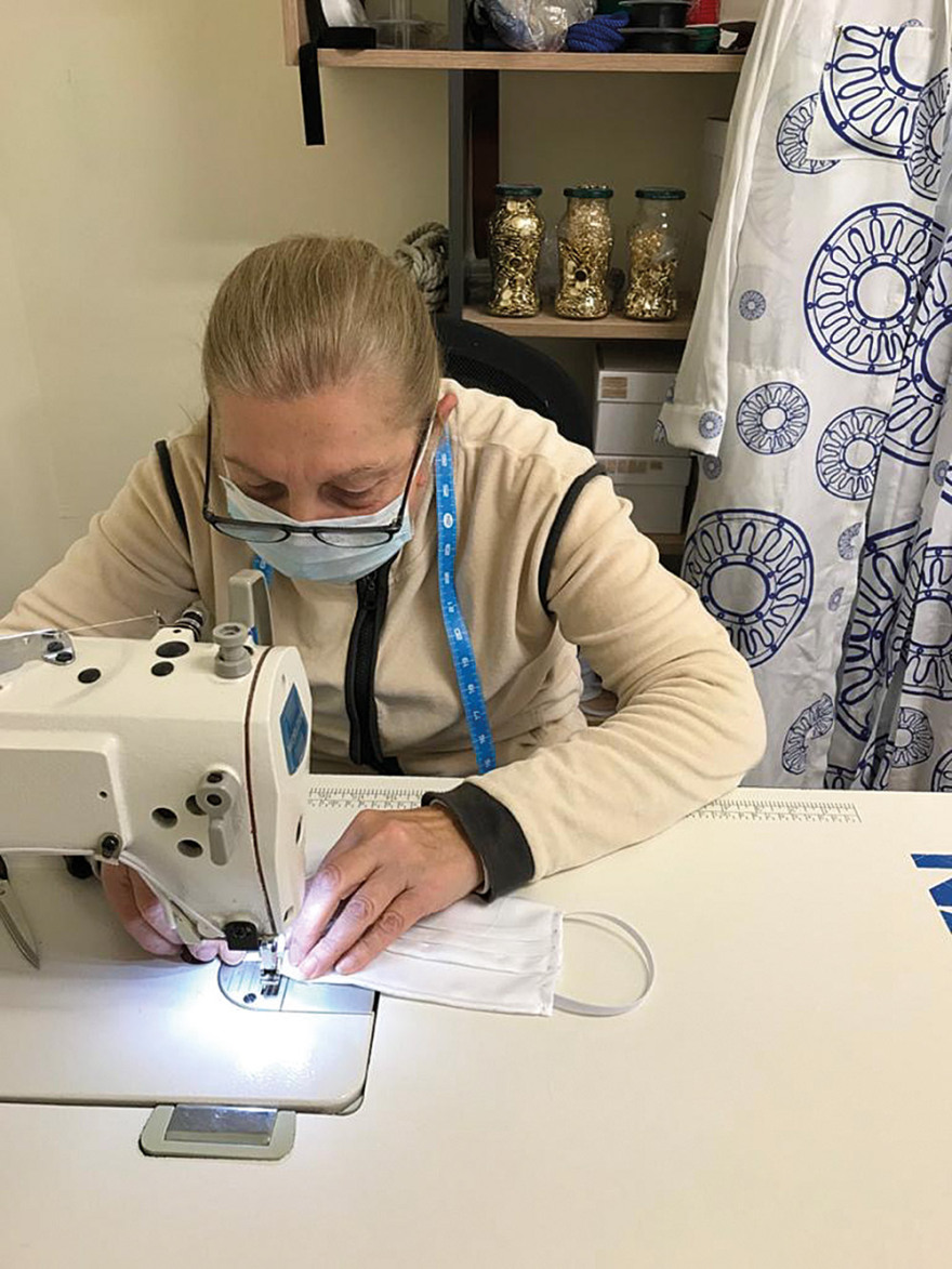 Θέμις Ζουγανέλη: Μάσκες κατά του κορωνοϊού με designer υπογραφή