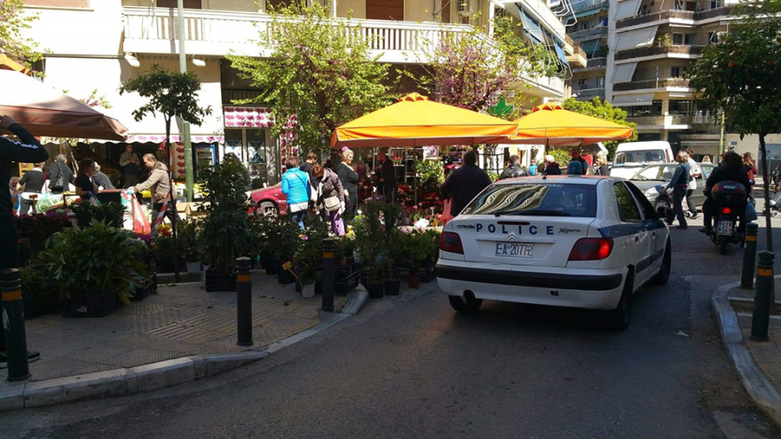 Κορωνοϊός: Αγχώθηκαν στην κυβέρνηση με τον συνωστισμό στις αγορές και τα «καλέσματα» του Πάσχα