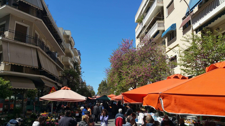 Κορωνοϊός: Αγχώθηκαν στην κυβέρνηση με τον συνωστισμό στις αγορές και τα «καλέσματα» του Πάσχα