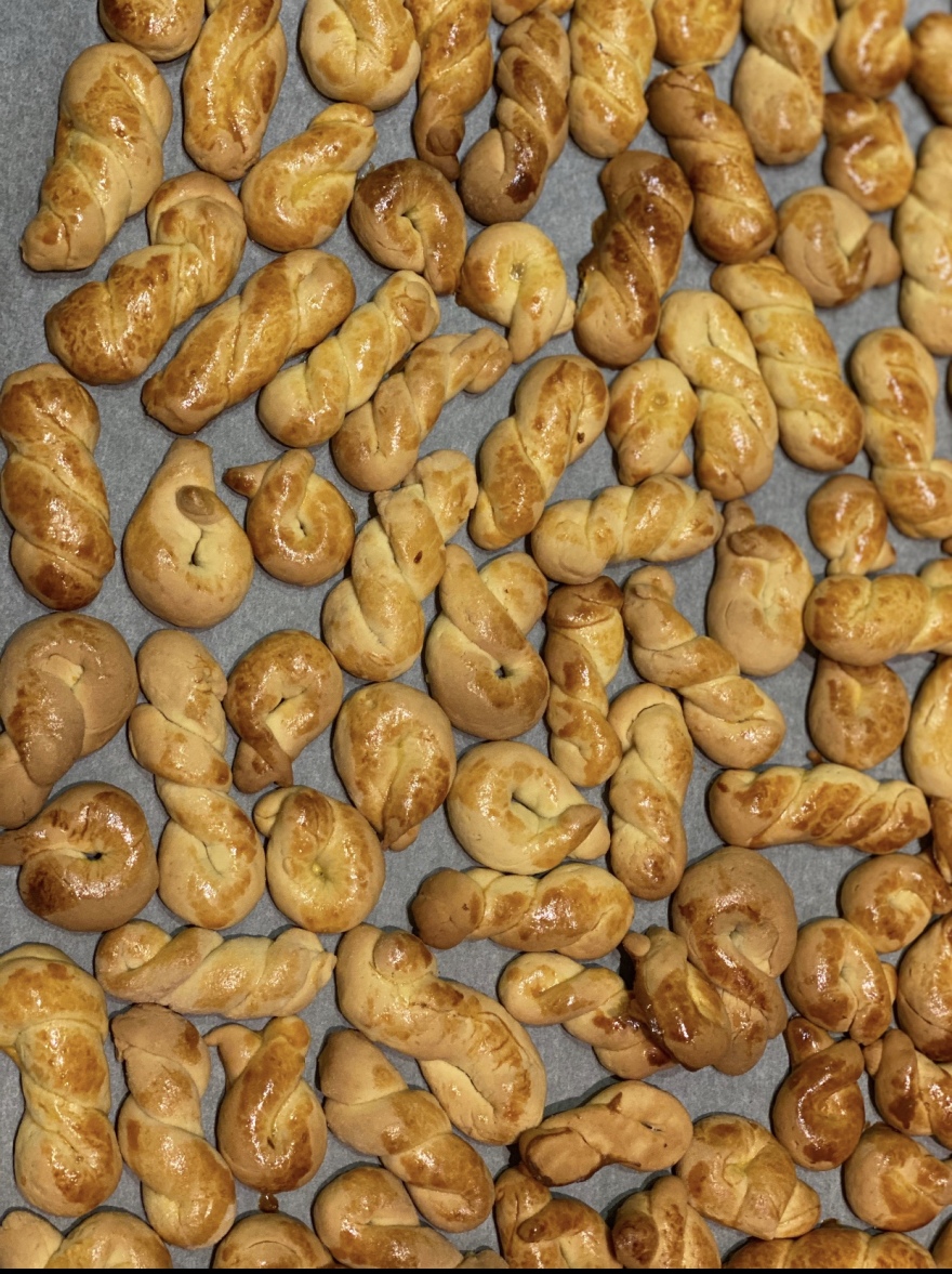 Η Όλγα Κεφαλογιάννη δίνει συνταγή για πασχαλινά κουλούρια