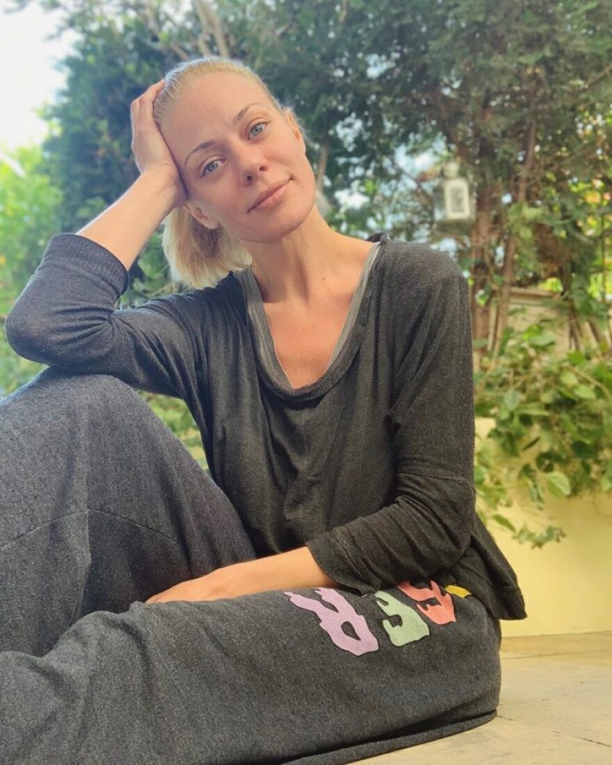 Η Ζέτα Μακρυπούλια γράφει για τη δική της καραντίνα: «Παραμένω ψύχραιμη και ευγνώμων» 