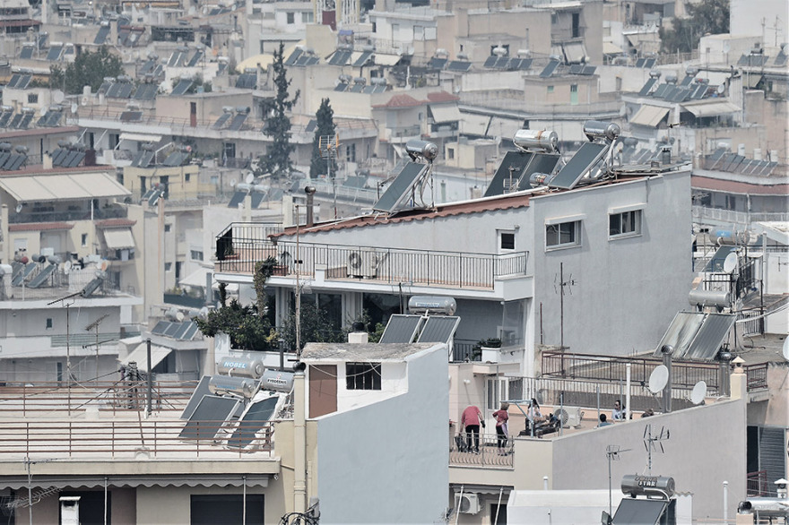 Πάσχα 2020 - Κορωνοϊός: Με ψησταριές σε μπαλκόνια και ταράτσες το Πάσχα της «καραντίνας»