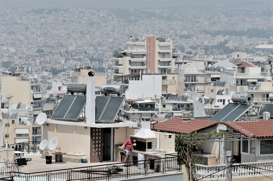 Πάσχα 2020 - Κορωνοϊός: Με ψησταριές σε μπαλκόνια και ταράτσες το Πάσχα της «καραντίνας»