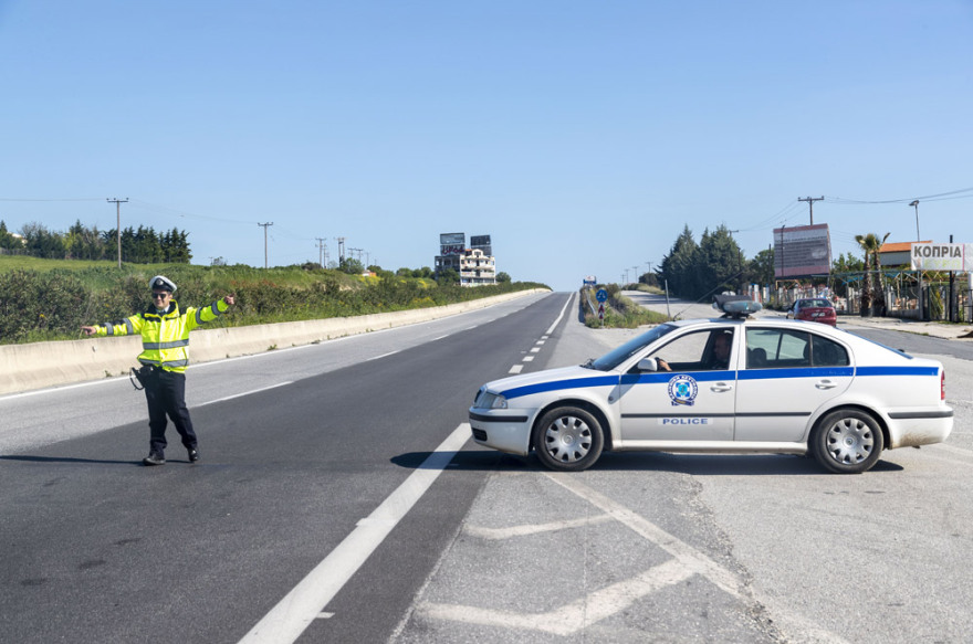 Απαγόρευση κυκλοφορίας: Άδειοι οι δρόμοι, ελάχιστες οι μετακινήσεις