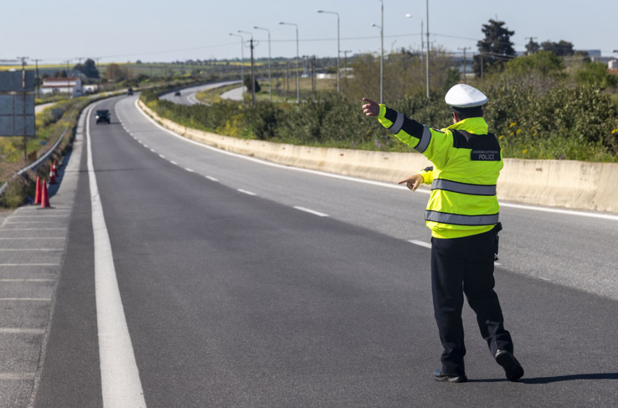 Απαγόρευση κυκλοφορίας: Άδειοι οι δρόμοι, ελάχιστες οι μετακινήσεις