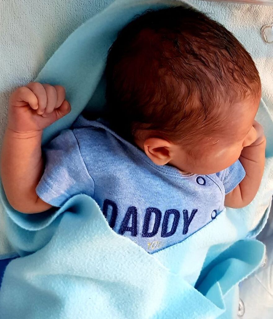 Φανή Χαλκιά: Ο σύζυγός της φωτογραφίζει τον νεογέννητο γιο τους