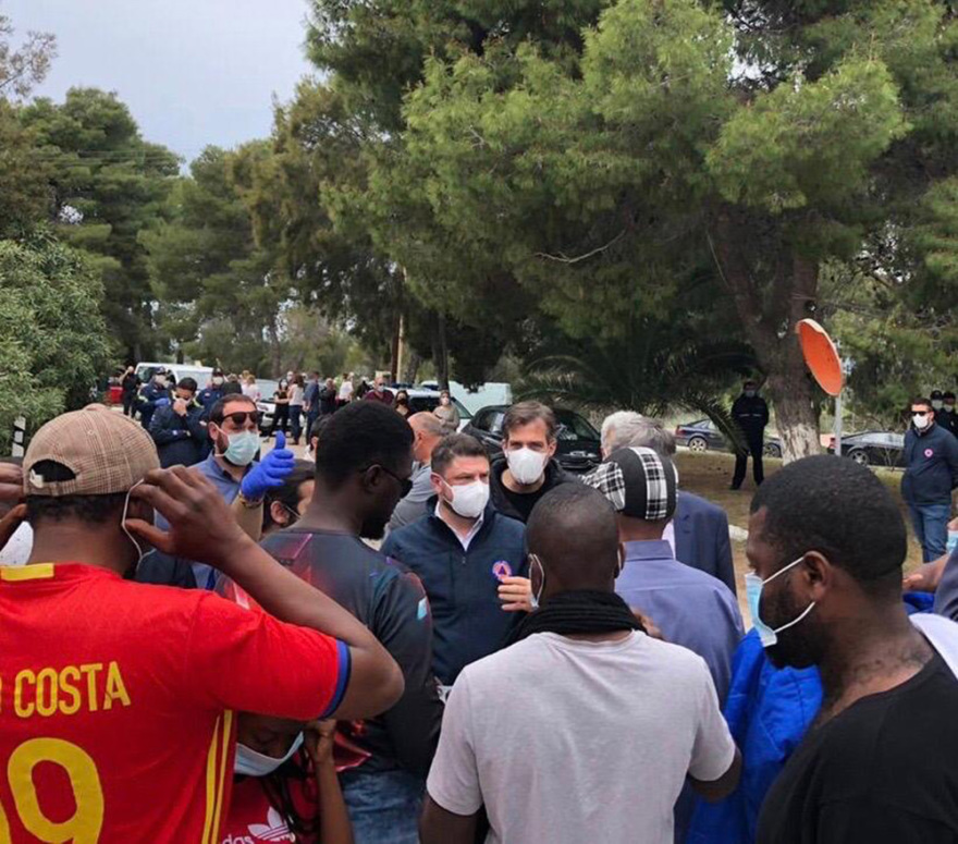 Κρούσμα κορωνοϊού σε ξενοδοχείο με μετανάστες στο Κρανίδι - Επιτόπου Χαρδαλιάς, Τσιόδρας, Μηταράκης