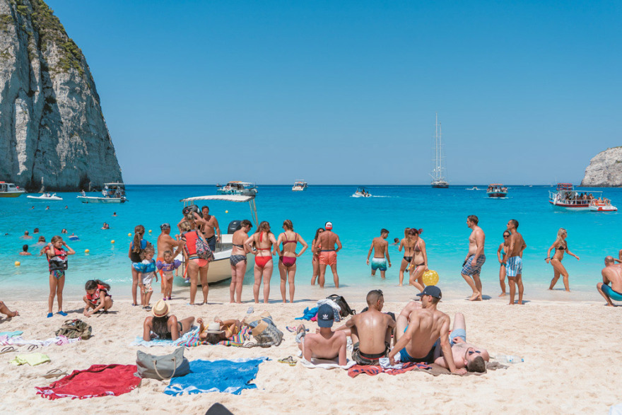 Παίρνουμε τη ζωή μας πίσω - Η άρση των μέτρων από τον Μάιο