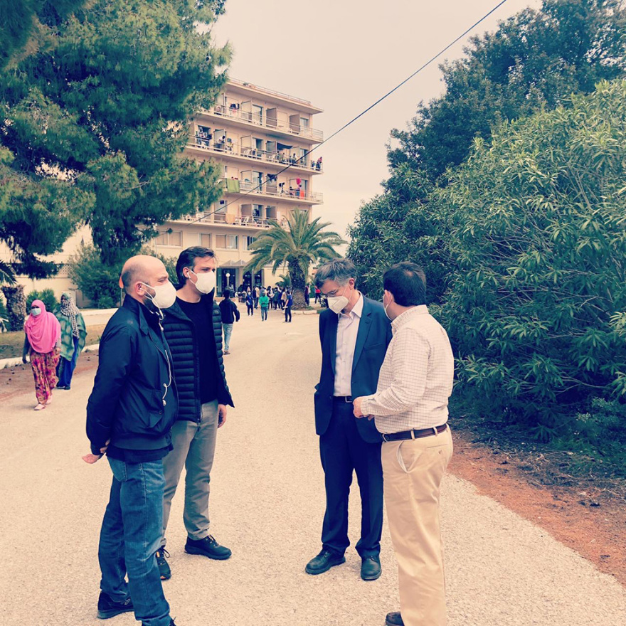 Κρούσμα κορωνοϊού σε ξενοδοχείο με μετανάστες στο Κρανίδι - Επιτόπου Χαρδαλιάς, Τσιόδρας, Μηταράκης