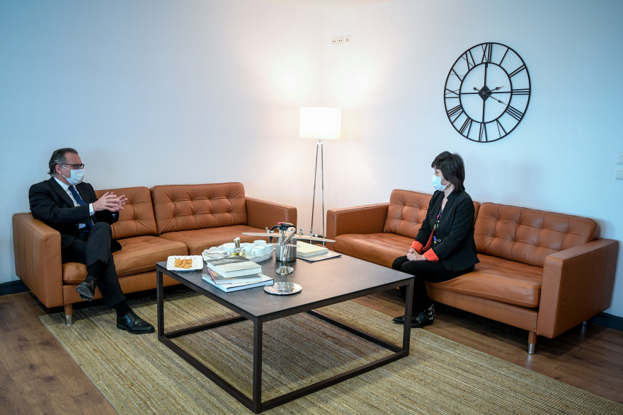 Κορωνοϊός - Υπουργείο Μετανάστευσης: Δωρεά 20.000 μασκών από την Κίνα