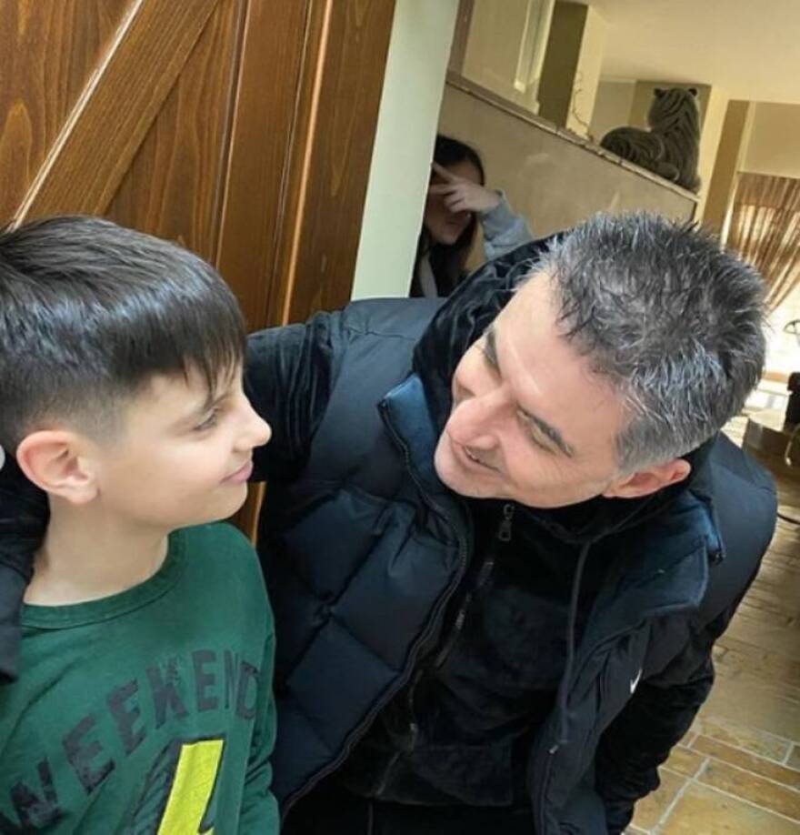 Η Ιωάννα Λίλη κούρεψε στην καραντίνα τον Θοδωρή Ζαγοράκη