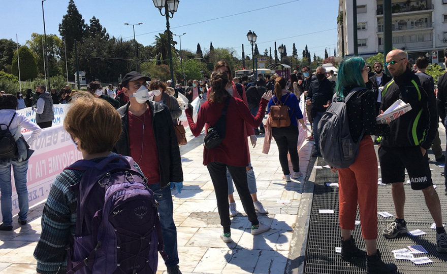 Μαθητική συγκέντρωση έξω από τη Βουλή: «Αγωνιζόμαστε για το σχολείο που θα μορφώνει και δεν θα εξοντώνει»