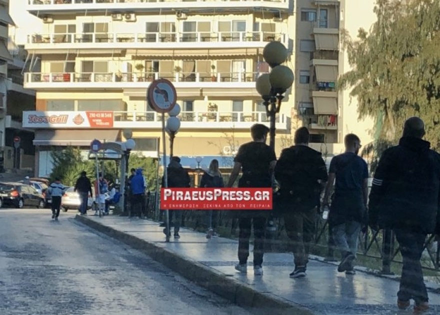 Κορωνοϊός: Συνωστισμός σε Εύοσμο και σε Πειραιά 