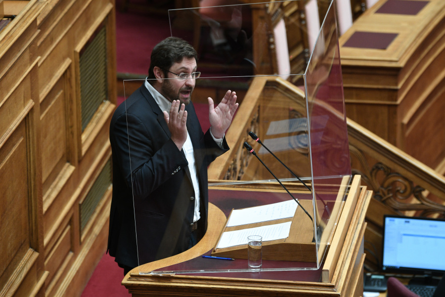 Κορωνοϊός - Βουλή: Κόντρα κυβέρνησης – αντιπολίτευσης για voucher και μέτρα 