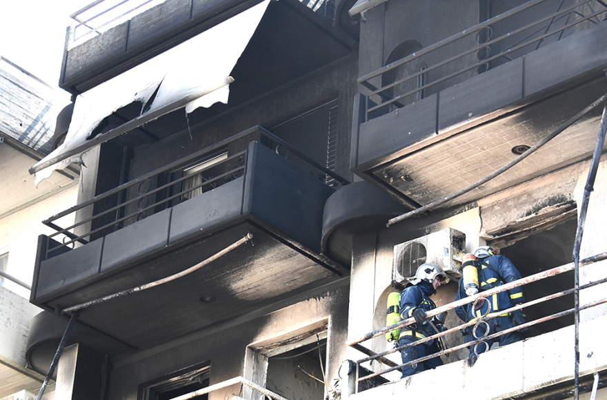 Υπό έλεγχο η φωτιά σε διαμέρισμα στο Παγκράτι