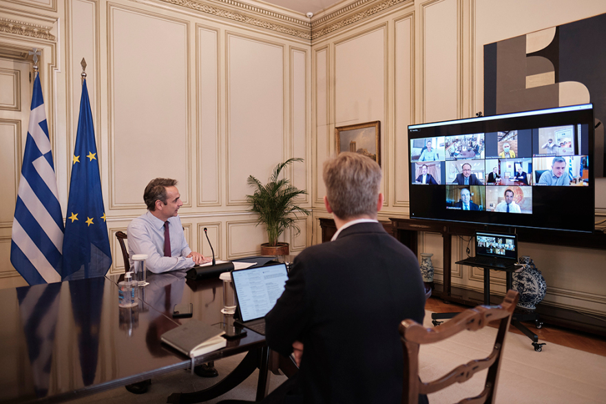 Πλαστικά Θράκης και Lariplast: Οι δύο ελληνικές βιομηχανίες που άλλαξαν την παραγωγή τους και φτιάχνουν μάσκες