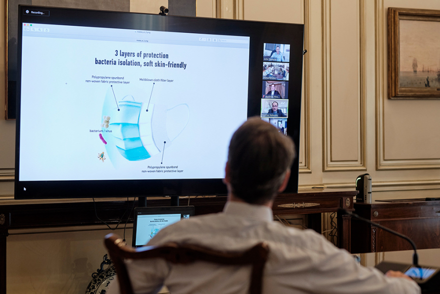 Πλαστικά Θράκης και Lariplast: Οι δύο ελληνικές βιομηχανίες που άλλαξαν την παραγωγή τους και φτιάχνουν μάσκες