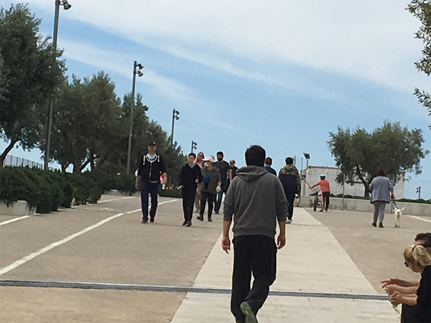 Απαγόρευση κυκλοφορίας: Με «σύμμαχο» τον καιρό γέμισε ξανά ο Φλοίσβος από περιπατητές