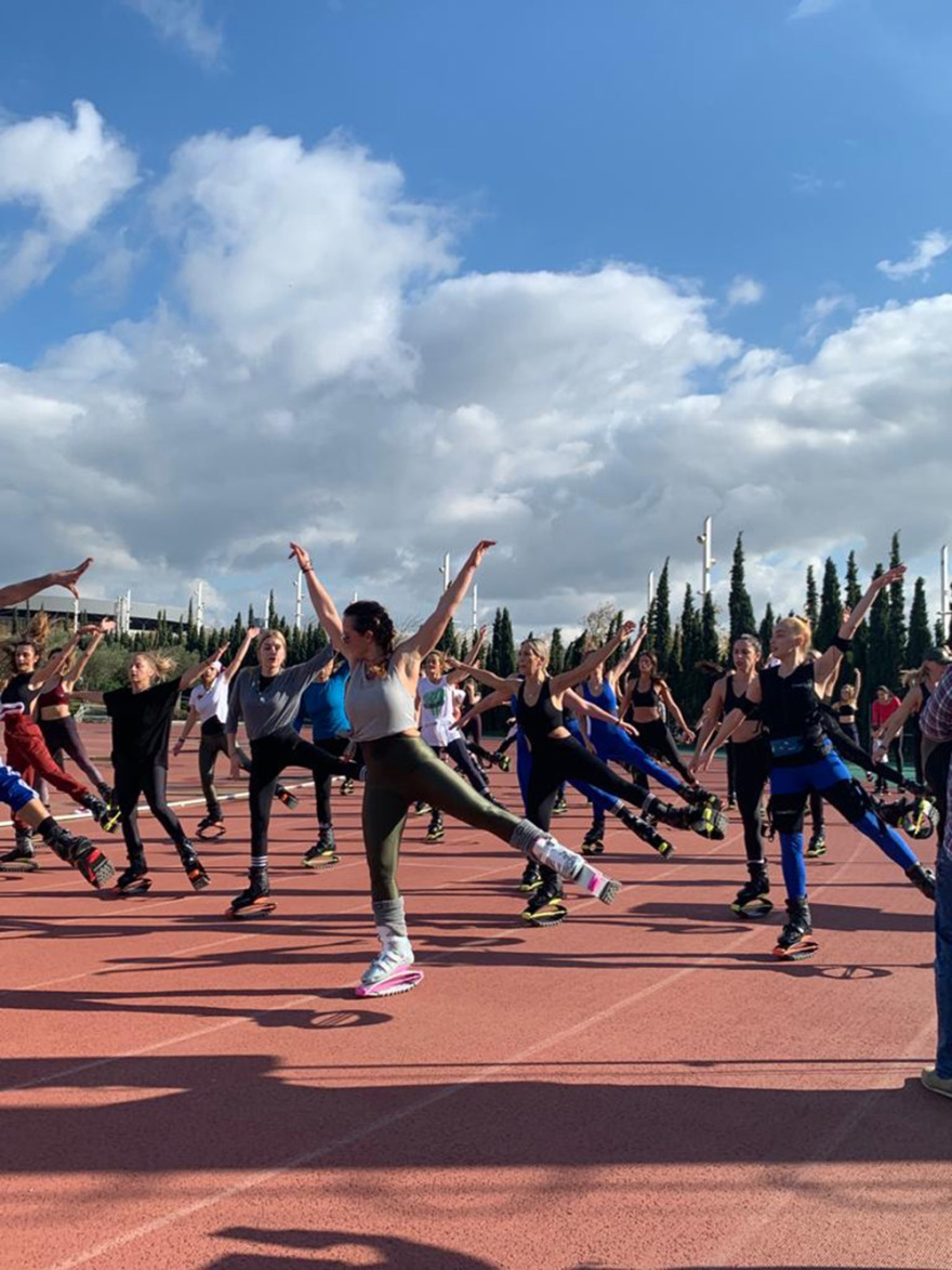 Η γυμναστική της καραντίνας: Διώξτε τα περιττά κιλά με «Kangoo jumps»!