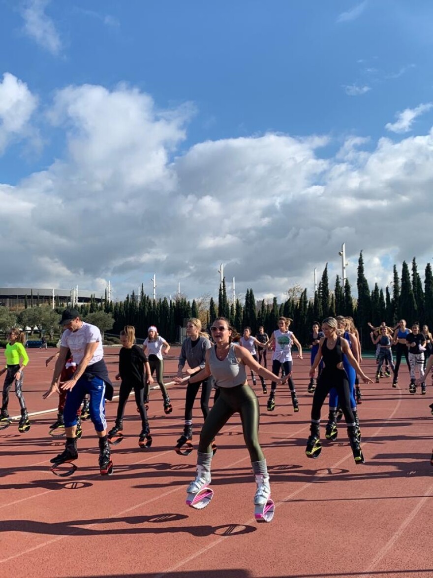 Η γυμναστική της καραντίνας: Διώξτε τα περιττά κιλά με «Kangoo jumps»!