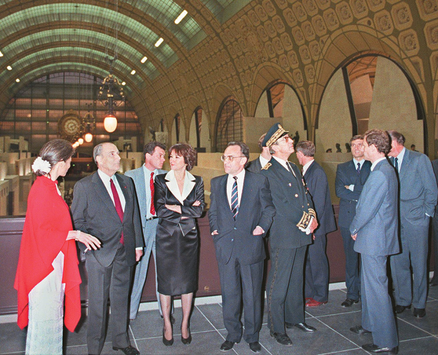 Γαλλία: Όργια, σεξ και απιστίες στα Ηλύσια Πεδία