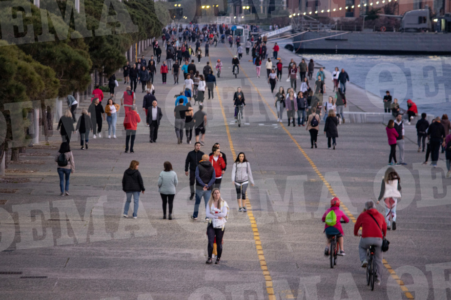 Θεσσαλονίκη: Η «πρεμιέρα εξόδου» έφερε προβληματισμό και αγωνία - Δείτε βίντεο και φωτογραφίες