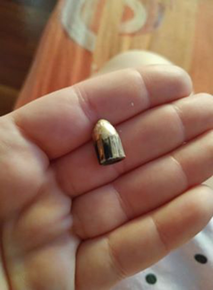 Μενίδι: «Βρέχει» σφαίρες σε μπαλκόνια και στάσεις λεωφορείων