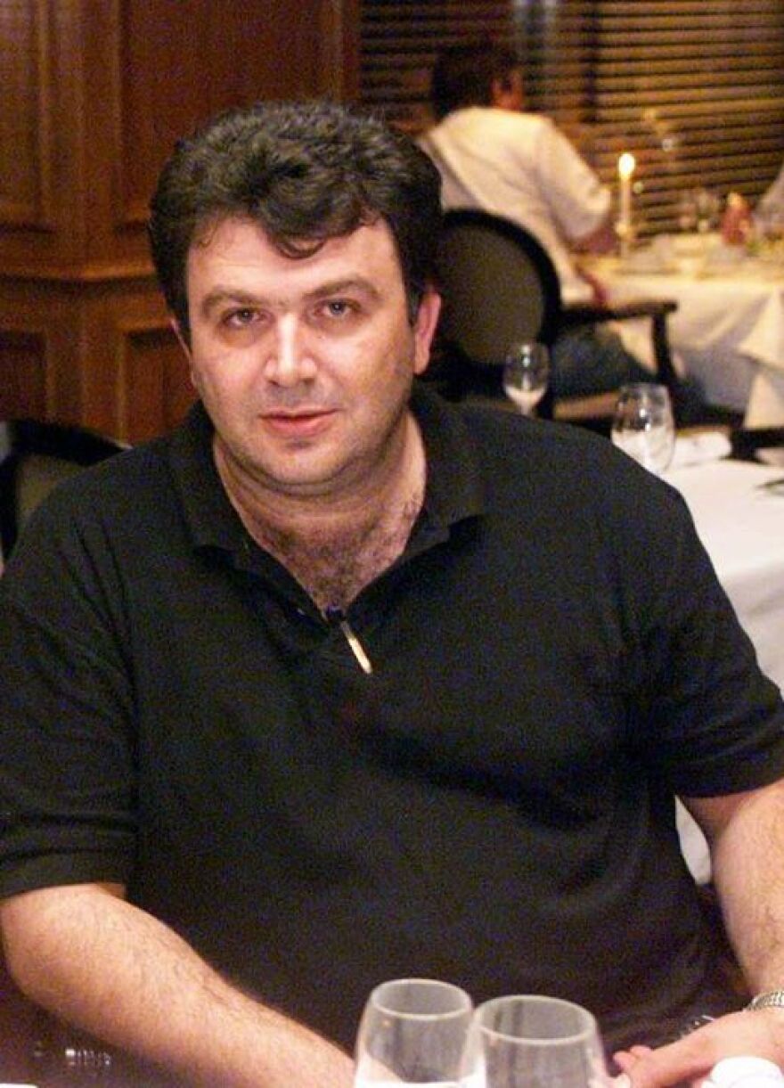 ΘΕΜΑ 104,6: Αποκτά νυχτερινό πρόγραμμα με Β. Γερασίμου, Δ. Μαχαίρα και Κ. Γκόντζο