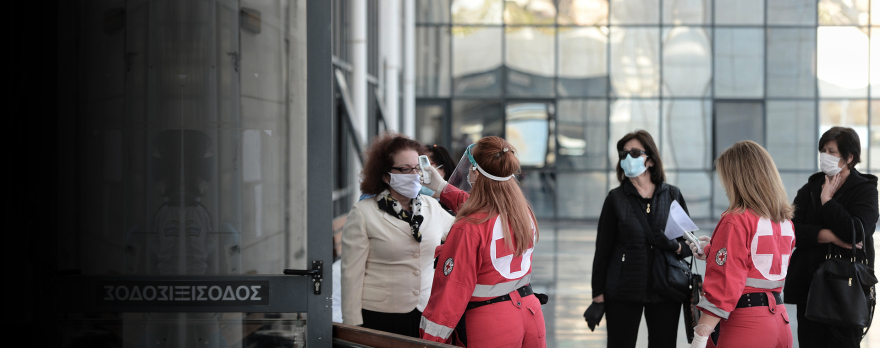 Υποθηκοφυλακείο Αθηνών: Ουρές στην πρεμιέρα της επαναλειτουργίας - Θερμομέτρηση στο Ειρηνοδικείο - Δείτε βίντεο