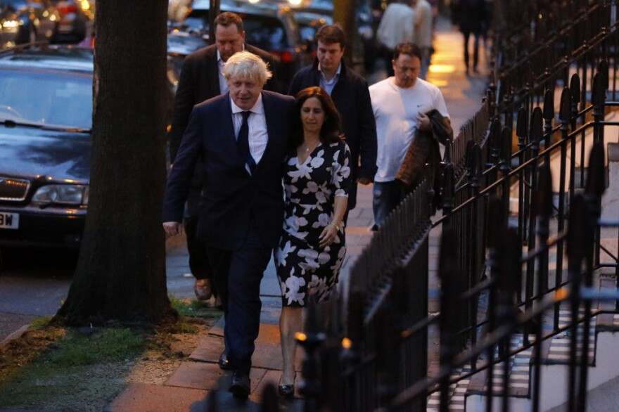 Μπόρις Τζόνσον: Πατέρας εν μέσω εθνικής οδύνης για τον κορωνοϊό 